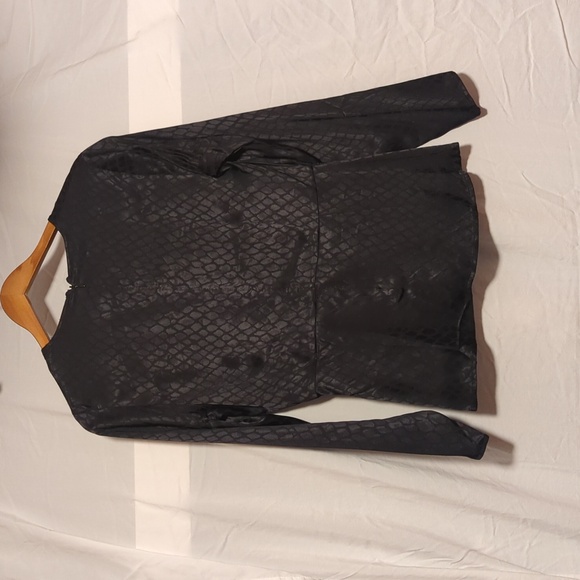 NWOT Alfani loose fitting black long sleeve blouse - Picture 2 of 3